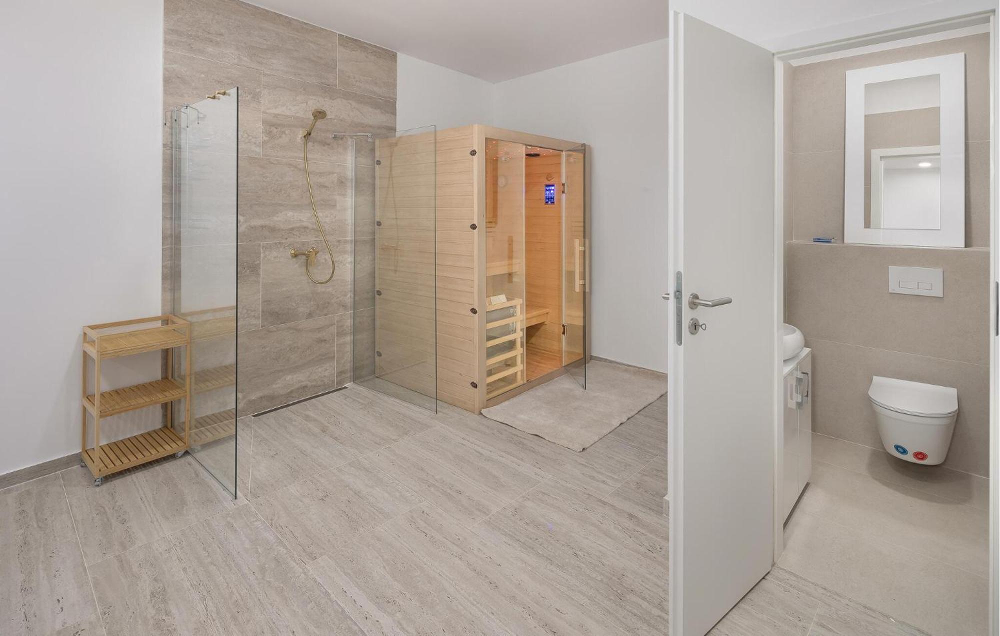 Lovely In Vrvari With Sauna